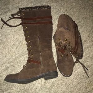 Cute flat brown boots
